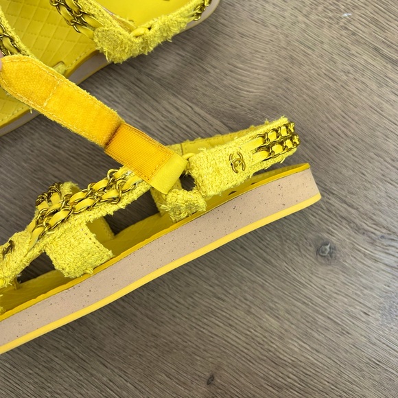 SOLD ❌ New 🌟 Rare Chanel CC Tweed Chain Yellow Sandals Size 39 - Picture 7 of 10
